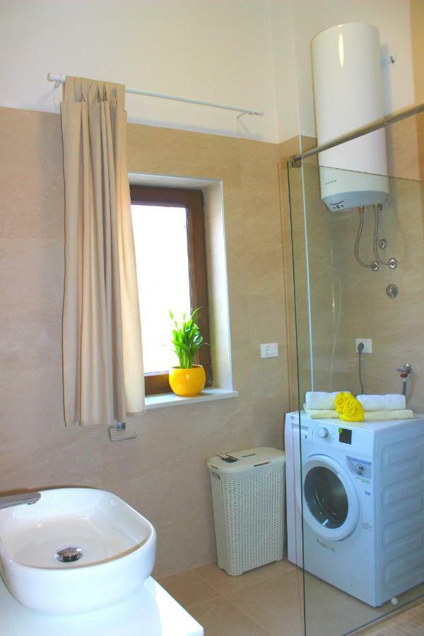 Holiday Home Deni Roc Экстерьер фото
