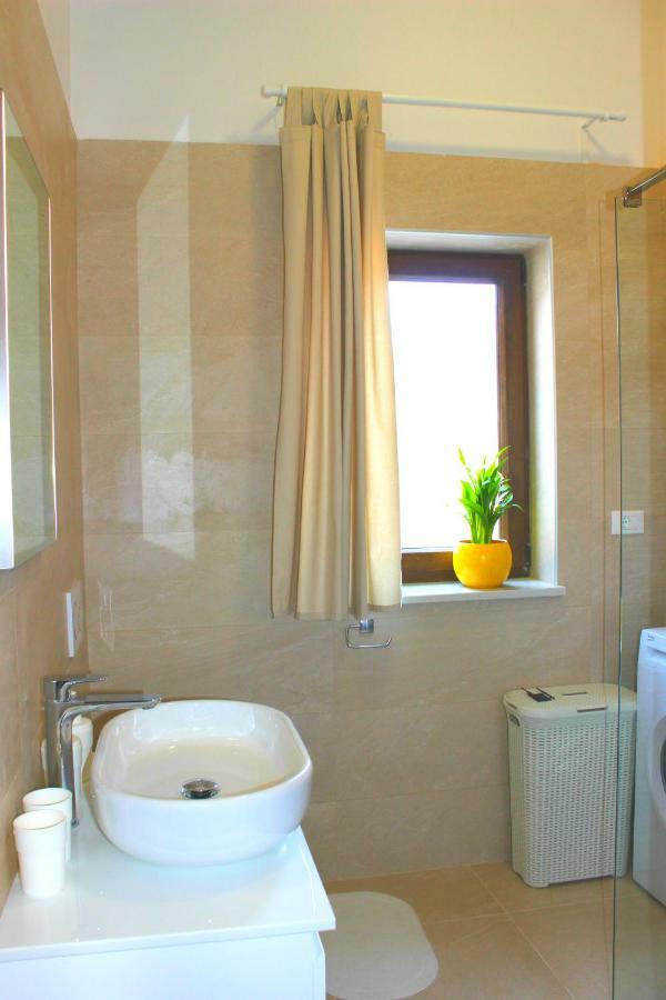 Holiday Home Deni Roc Экстерьер фото