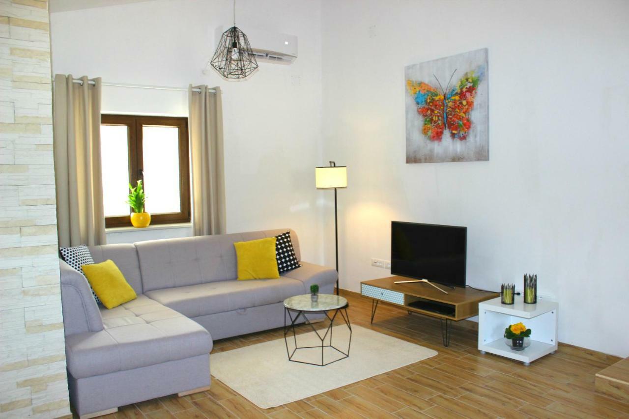 Holiday Home Deni Roc Экстерьер фото
