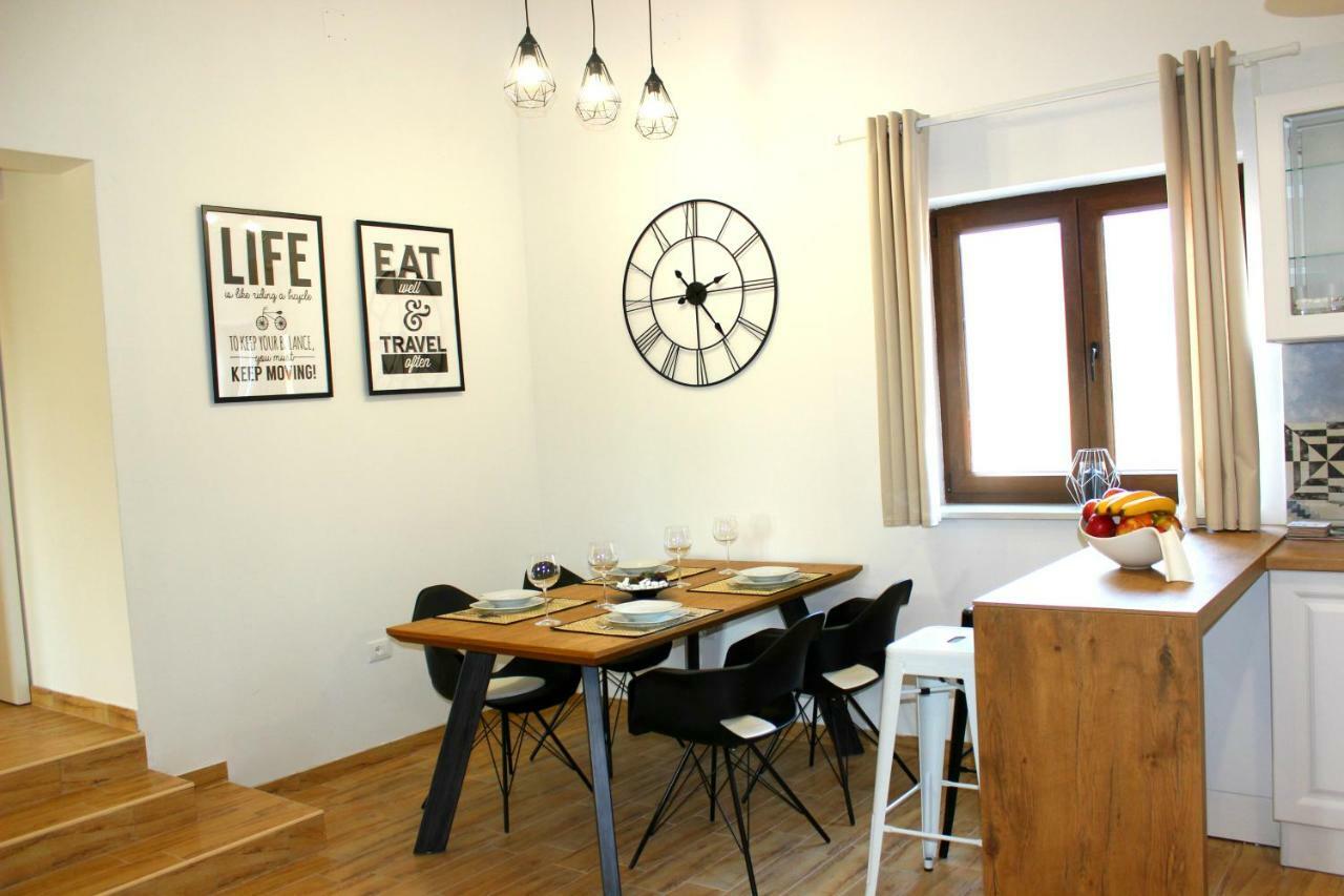 Holiday Home Deni Roc Экстерьер фото